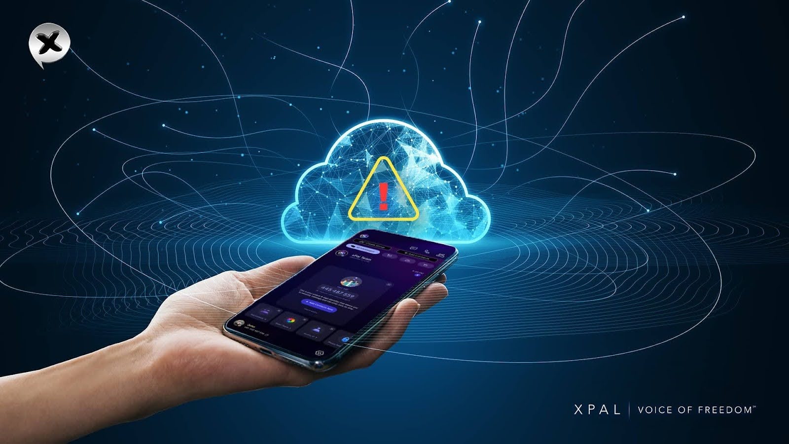 How does xPal Secure Messenger Handle User Data Without Permanent Storage?